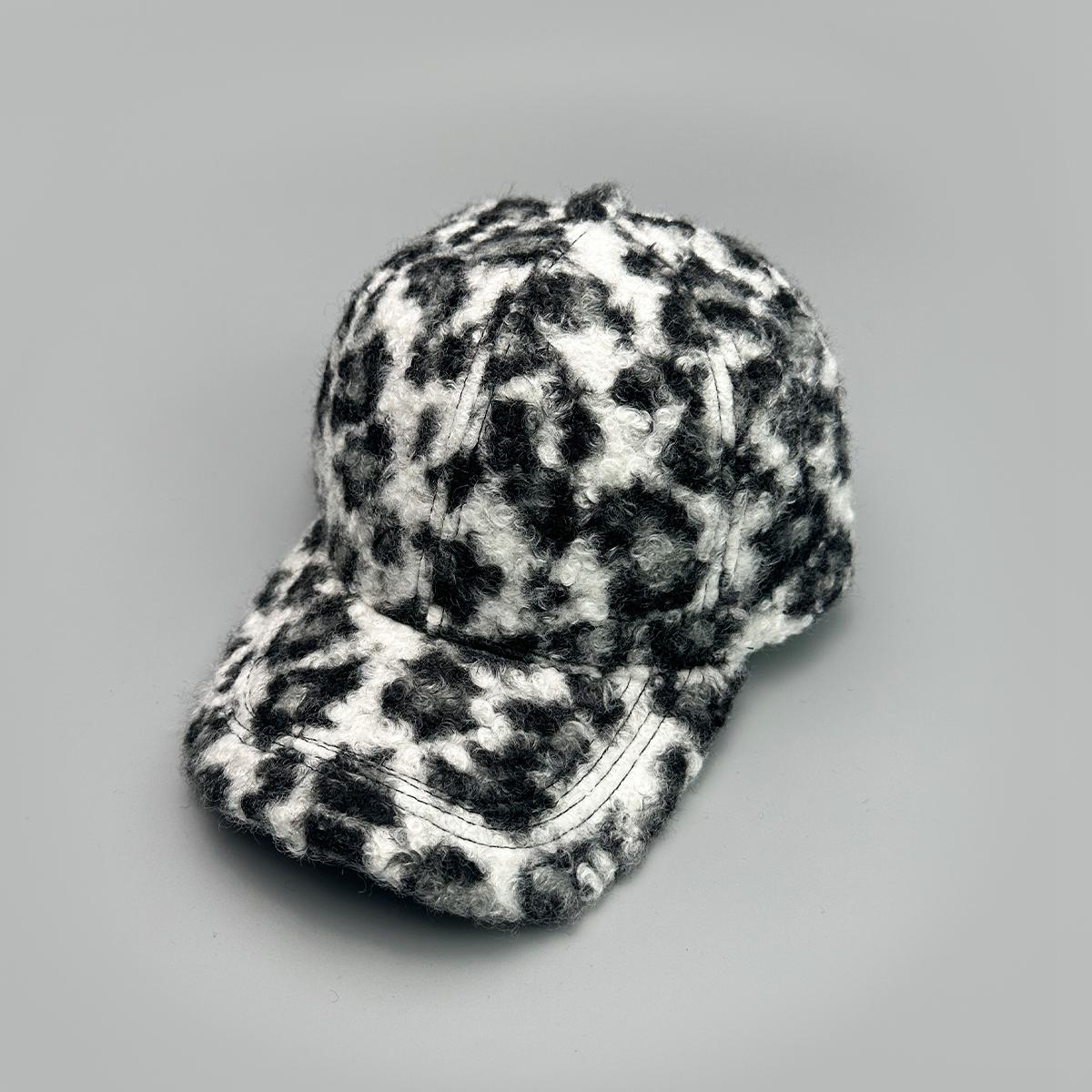 Retro Check Leopard Print Baseball Hats Autumn And Winter Unisex Sunshade Warm Hardtop Versatile Classical Fashion Peaked Caps 52-60cm
Retro Check Leopard Print Baseball Hats Autumn And Winter Unisex Sunshade Warm Hardtop Versatile Classical Fashion Peaked Caps 52-60cm