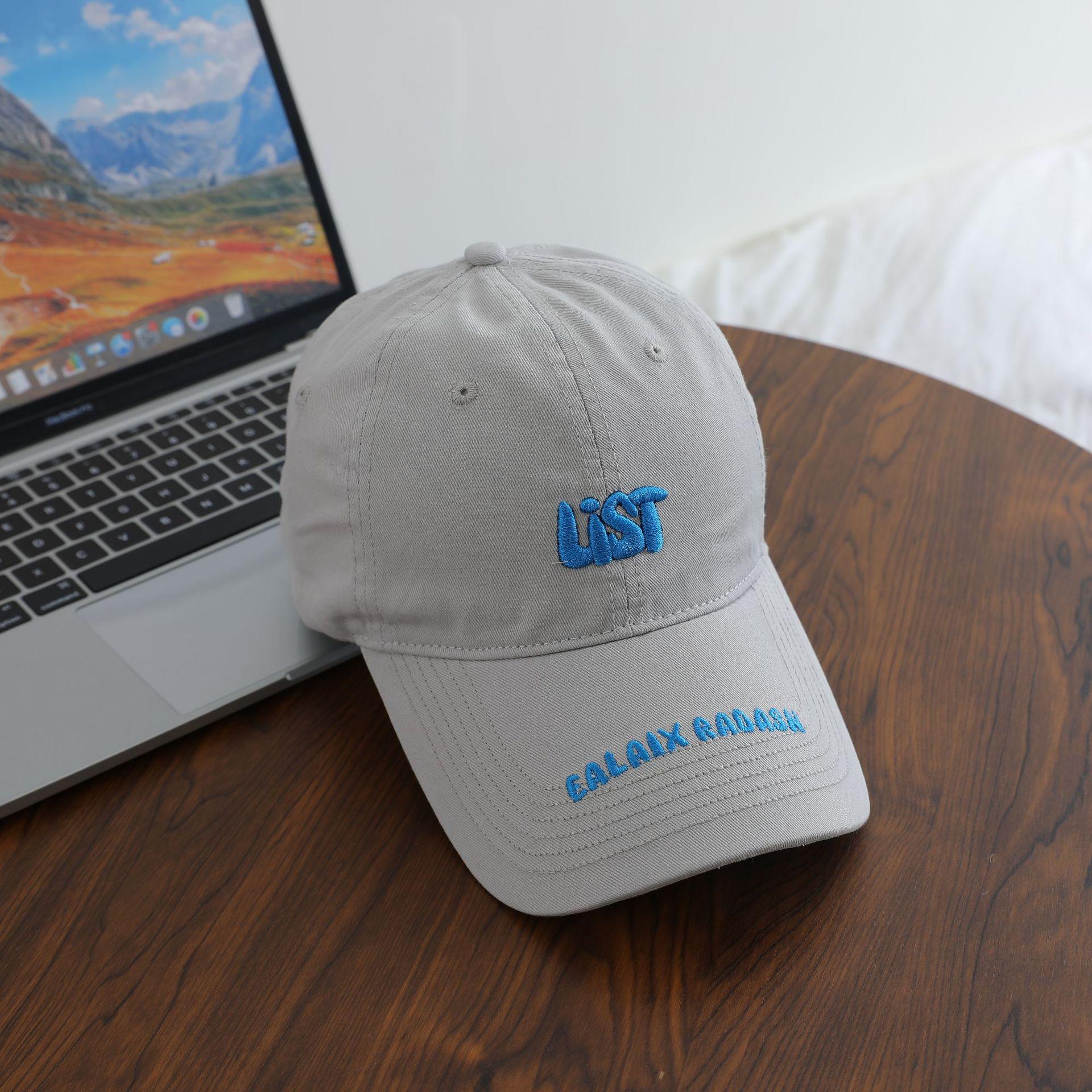 2025 early spring new embroidered letter baseball cap women s soft top casual versatile big head circumference cap світло-сірого кольору
2025 early spring new embroidered letter baseball cap women s soft top casual versatile big head circumference cap світло-сірого кольору