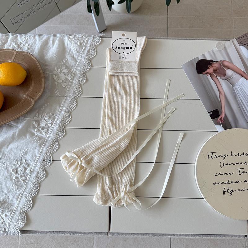 Женские летние носки из хлопка с махрой, тонкие, на каблуке, с лентами-бантами и бутонами цветов, в стиле балет, с трубчатой махрой 1 pair кремовый/бежевый
Женские летние носки из хлопка с махрой, тонкие, на каблуке, с лентами-бантами и бутонами цветов, в стиле балет, с трубчатой махрой 1 pair кремовый/бежевый