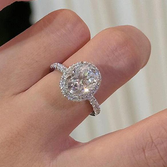 2-Carat Pigeon Egg Flash Comparable To Ice Flower Cut Inlaid Zircon Marriage Proposal Open Ring Female, Fashionable Wedding Ring Resizable
2-Carat Pigeon Egg Flash Comparable To Ice Flower Cut Inlaid Zircon Marriage Proposal Open Ring Female, Fashionable Wedding Ring Resizable