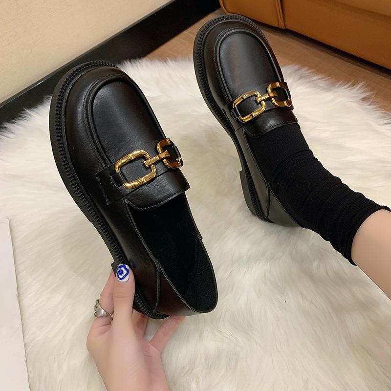 British soft leather spring and autumn small leather shoes for women s new retro metal black single shoes versatile loafers for women 35
British soft leather spring and autumn small leather shoes for women s new retro metal black single shoes versatile loafers for women 35