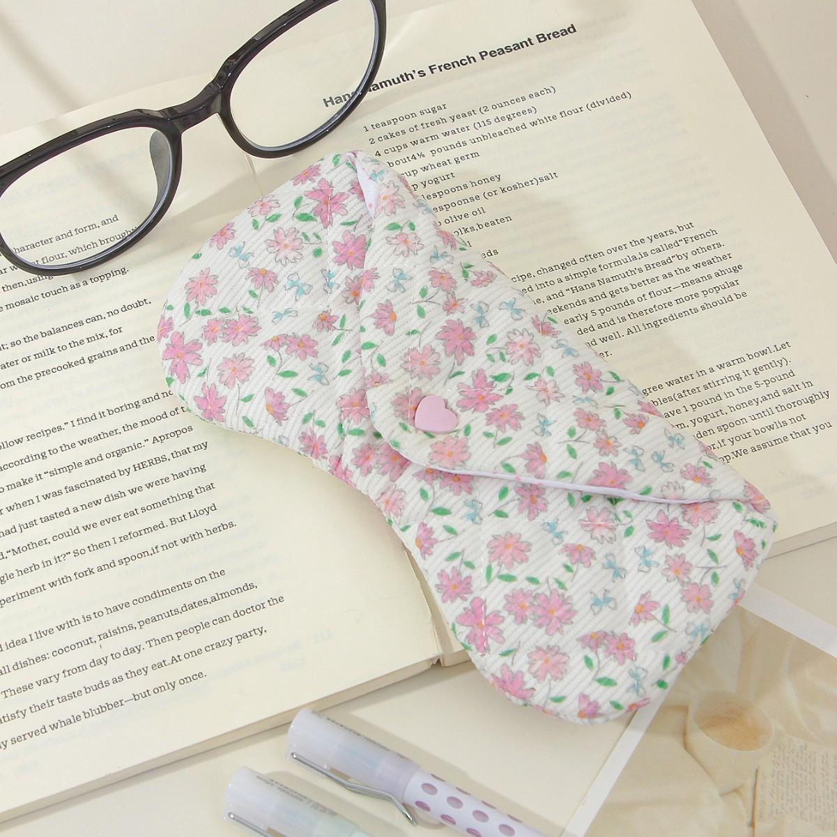 Cute Floral Corduroy Glasses Pouch with Snap Closure Eyeglass Sleeve Cover for Women Portable Quilted Sunglasses Case
Cute Floral Corduroy Glasses Pouch with Snap Closure Eyeglass Sleeve Cover for Women Portable Quilted Sunglasses Case