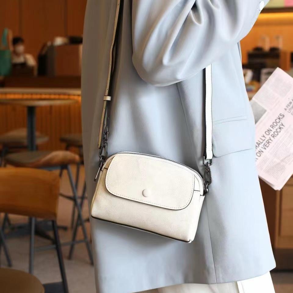 RanHuang New 2026 Women s Split Leather Small Shoulder Bags High Quality Vintage Messenger Bags Ladies Crossbody Bags B139 Mini(Max Length<20cm) білий
RanHuang New 2026 Women s Split Leather Small Shoulder Bags High Quality Vintage Messenger Bags Ladies Crossbody Bags B139 Mini(Max Length<20cm) білий