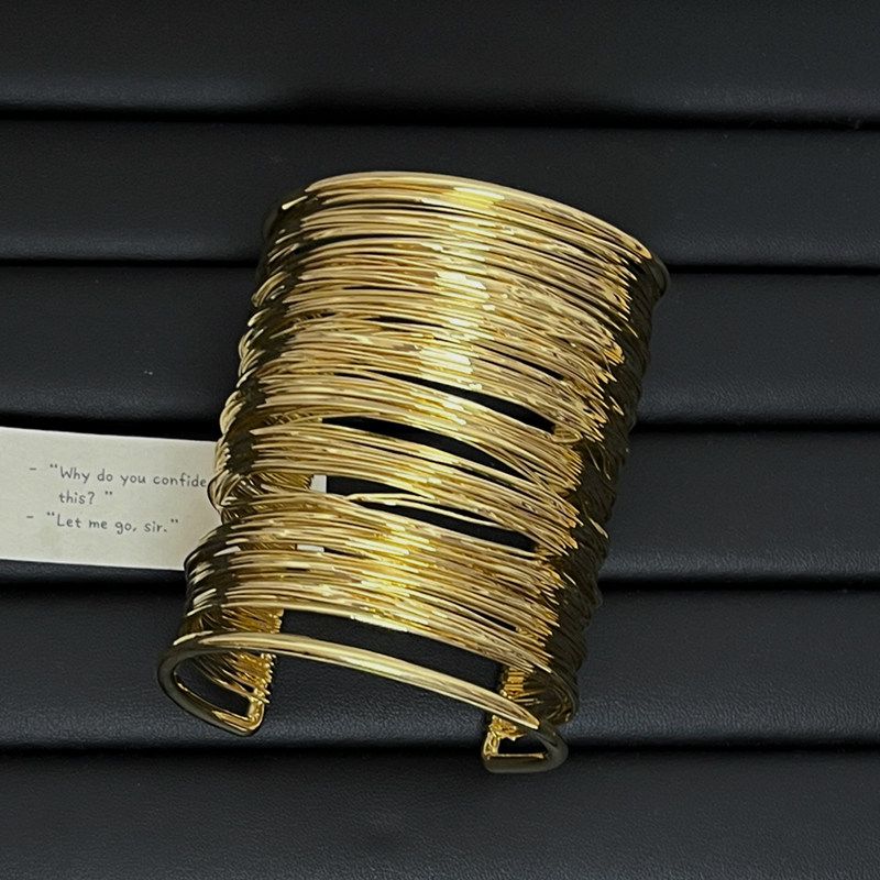 INS Designer Model Line Wide Brim Bracelet Female Opening Gold
INS Designer Model Line Wide Brim Bracelet Female Opening Gold