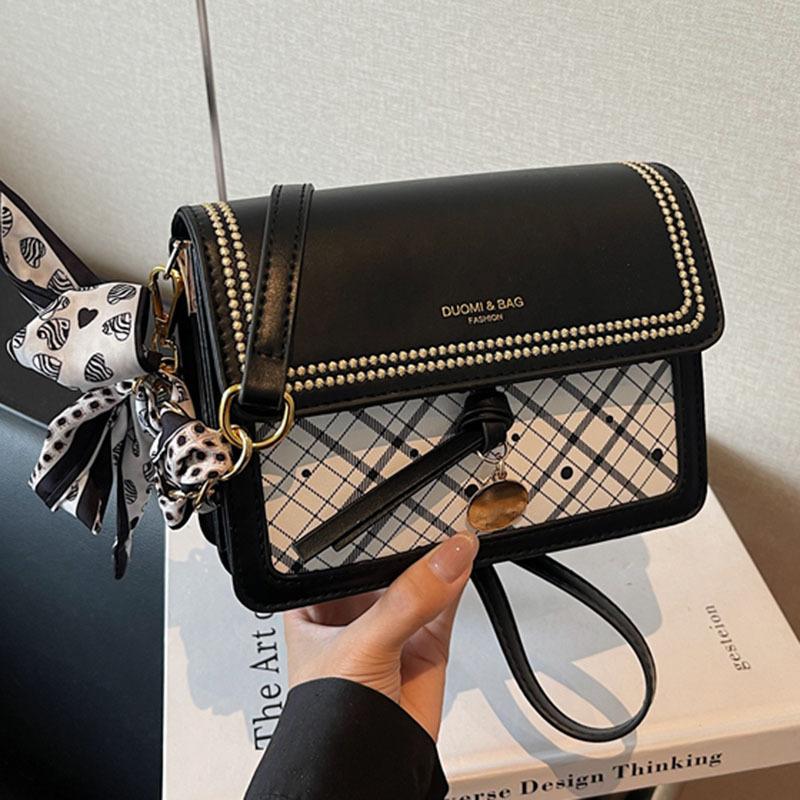 Textured silk scarf summer new fresh foreign casual one shoulder oblique span small square bag women чорний
Textured silk scarf summer new fresh foreign casual one shoulder oblique span small square bag women чорний