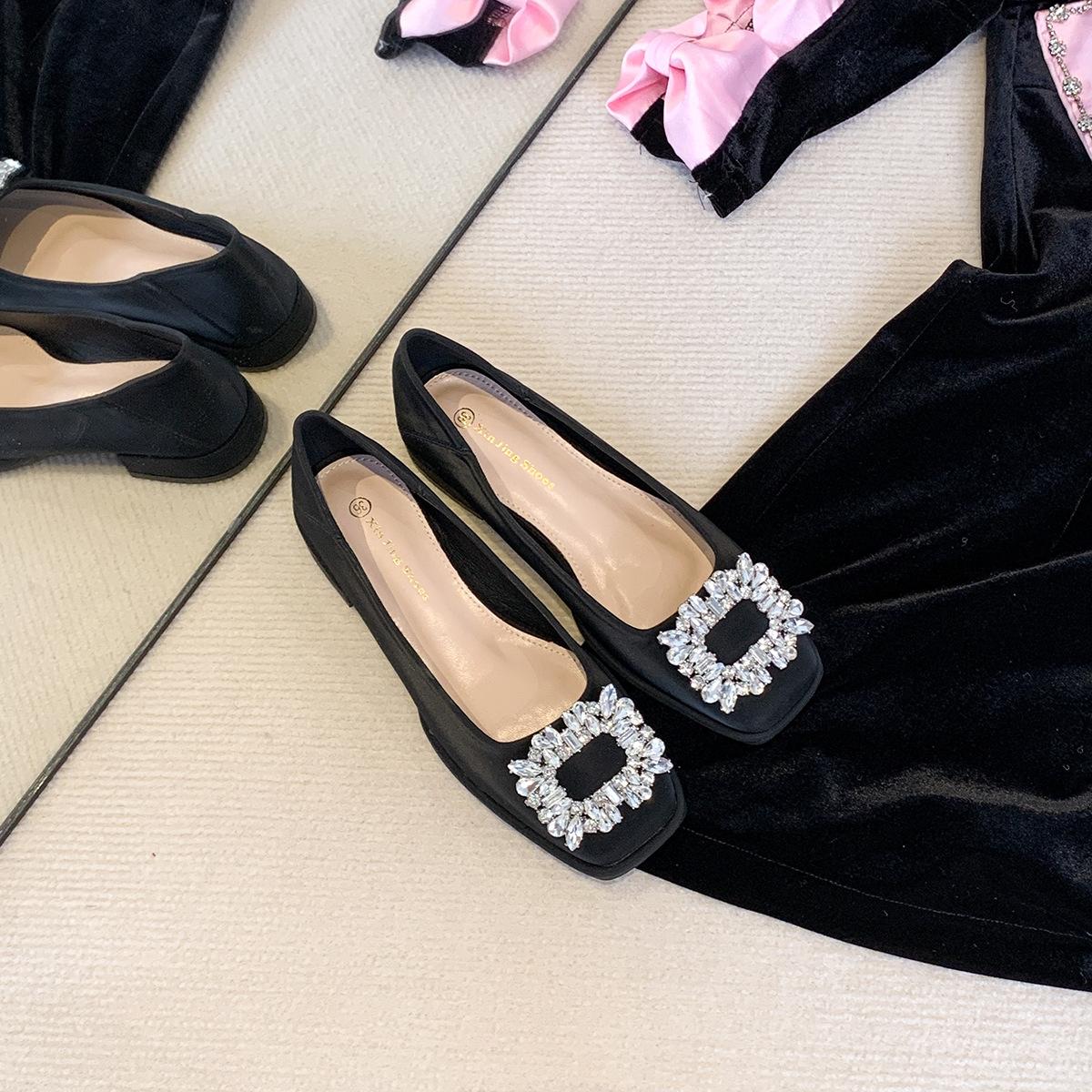 608-3 Классические туфли с квадратной пряжкой, с маленьким квадратным носком, с неглубоким вырезом, на плоской подошве, осенне-зимние новинки, со стразами, на низком каблуке, для работы, одинарные туфли, женская обувь 40 чёрный
608-3 Классические туфли с квадратной пряжкой, с маленьким квадратным носком, с неглубоким вырезом, на плоской подошве, осенне-зимние новинки, со стразами, на низком каблуке, для работы, одинарные туфли, женская обувь 40 чёрный