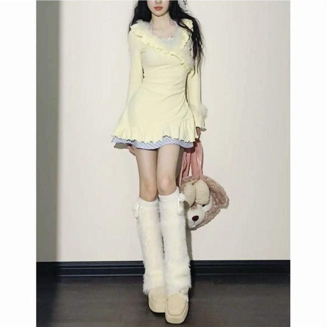 Pure Style V-Neck Japanese-Korean Sweet Dress with Waist-Cinching Design and Fur Patchwork Skirt. Medium
Pure Style V-Neck Japanese-Korean Sweet Dress with Waist-Cinching Design and Fur Patchwork Skirt. Medium