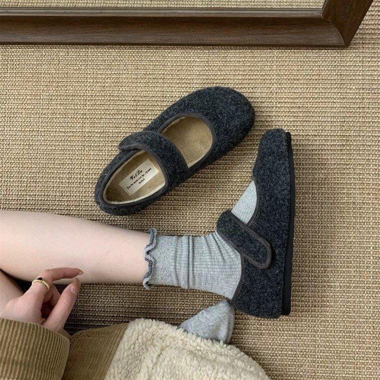 thick-soled velvet Velcro fluffy shoes women s shoes autumn and winter with skirts Mary Jane single shoes warm cotton shoes 35
thick-soled velvet Velcro fluffy shoes women s shoes autumn and winter with skirts Mary Jane single shoes warm cotton shoes 35