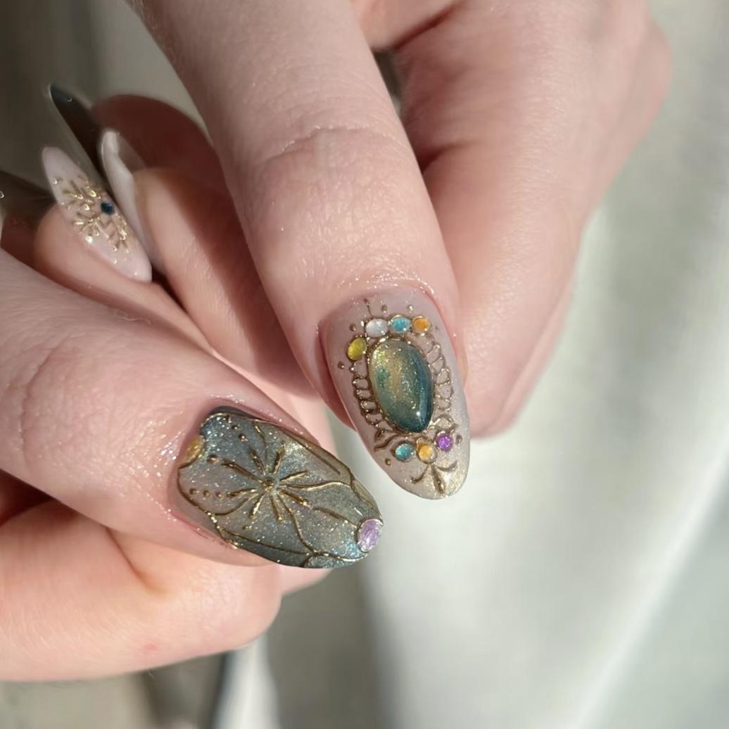 2025 Spring/Summer Retro Baroque Silver White Star & Moon Cat Eye Nail Art Patches
2025 Spring/Summer Retro Baroque Silver White Star & Moon Cat Eye Nail Art Patches