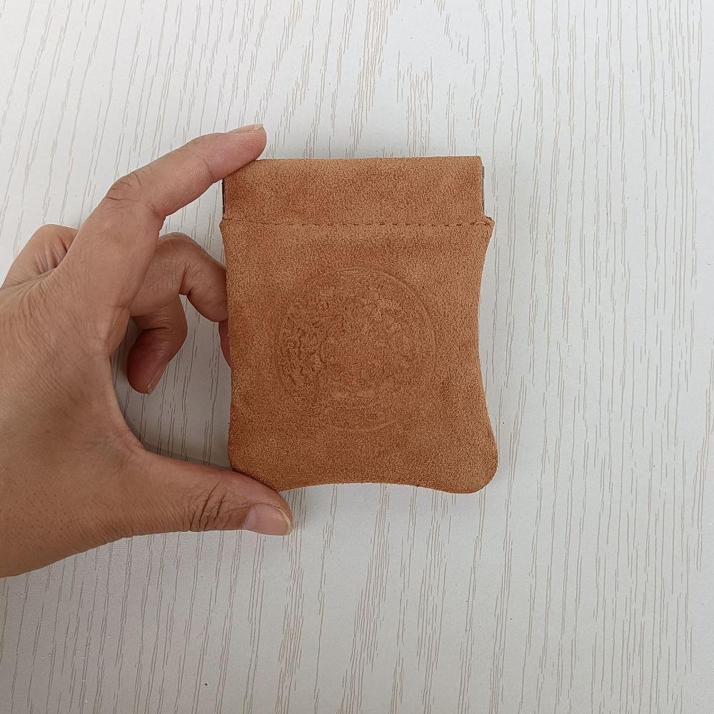 Cowhide Jewelry Storage Bag Bracelet Rings Square Coin Purse Leather Jewelry Holder Bag Unisex коричневий
Cowhide Jewelry Storage Bag Bracelet Rings Square Coin Purse Leather Jewelry Holder Bag Unisex коричневий