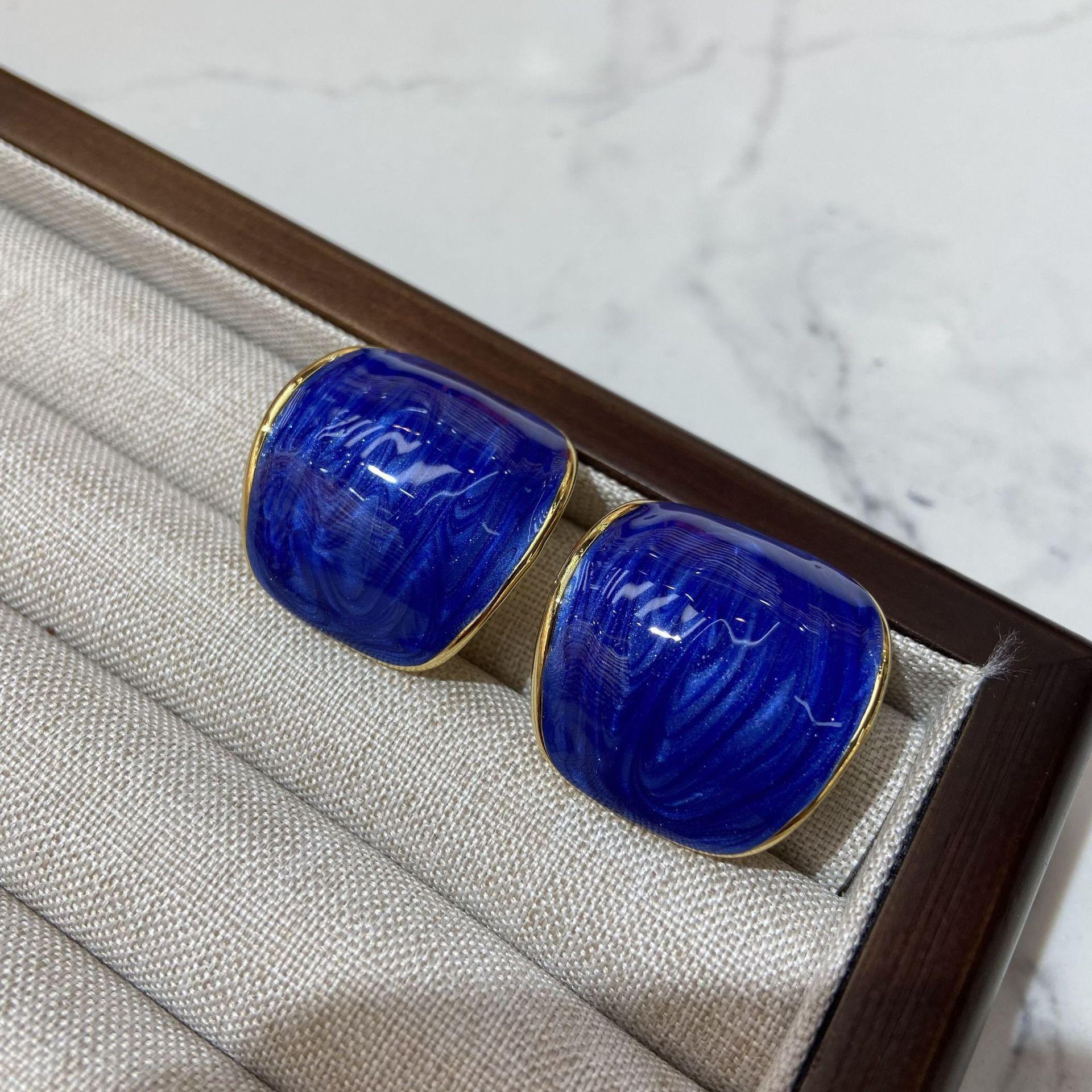 Серьги-гвоздики в стиле ретро с эмалированной глазурью из серебра 925 пробы, простые и универсальные, женские, темпераментные, геометрические, легкие, роскошные зеленые серьги
Серьги-гвоздики в стиле ретро с эмалированной глазурью из серебра 925 пробы, простые и универсальные, женские, темпераментные, геометрические, легкие, роскошные зеленые серьги