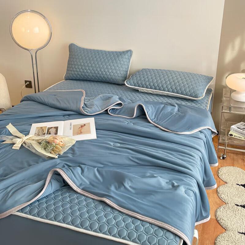 Nu Feng Latex Cooling Mat & Summer Quilt Set
Nu Feng Latex Cooling Mat & Summer Quilt Set