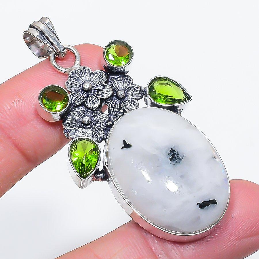 Natural Moonstone, Peridot 925 Sterling Silver Jewelry Pendant 2.29 o9G20
Natural Moonstone, Peridot 925 Sterling Silver Jewelry Pendant 2.29 o9G20