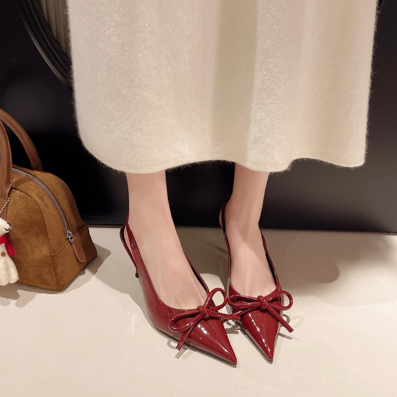 Beautiful sandals women s spring and summer new temperament bow back empty light mouth single shoes pointed high heels nude 34 абрикосовий
Beautiful sandals women s spring and summer new temperament bow back empty light mouth single shoes pointed high heels nude 34 абрикосовий
