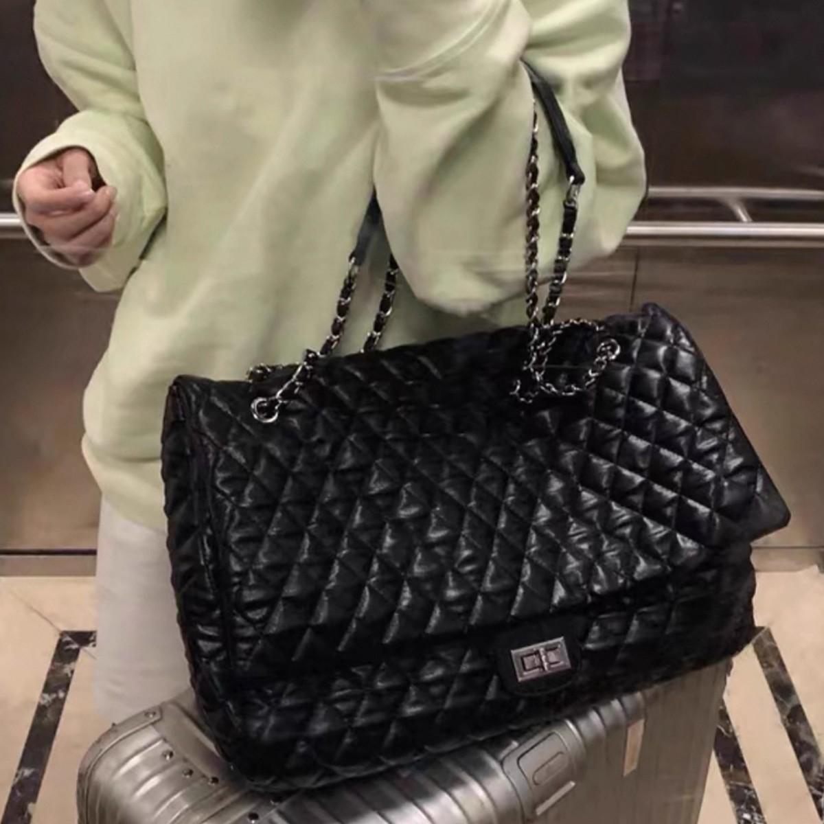 Small Niche Designer Style Armpit Bag, New Chain Crossbody Bag, Women s Large Capacity Versatile Commuting Shoulder Bag, Trendy
Small Niche Designer Style Armpit Bag, New Chain Crossbody Bag, Women s Large Capacity Versatile Commuting Shoulder Bag, Trendy