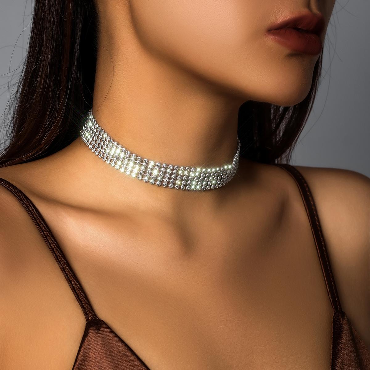 Ingemark Sparkling Silver Color Crystal Collar Choker Necklace for Women Bridal Goth Rhinestone Clavicle Chain Elegant Jewelry
Ingemark Sparkling Silver Color Crystal Collar Choker Necklace for Women Bridal Goth Rhinestone Clavicle Chain Elegant Jewelry