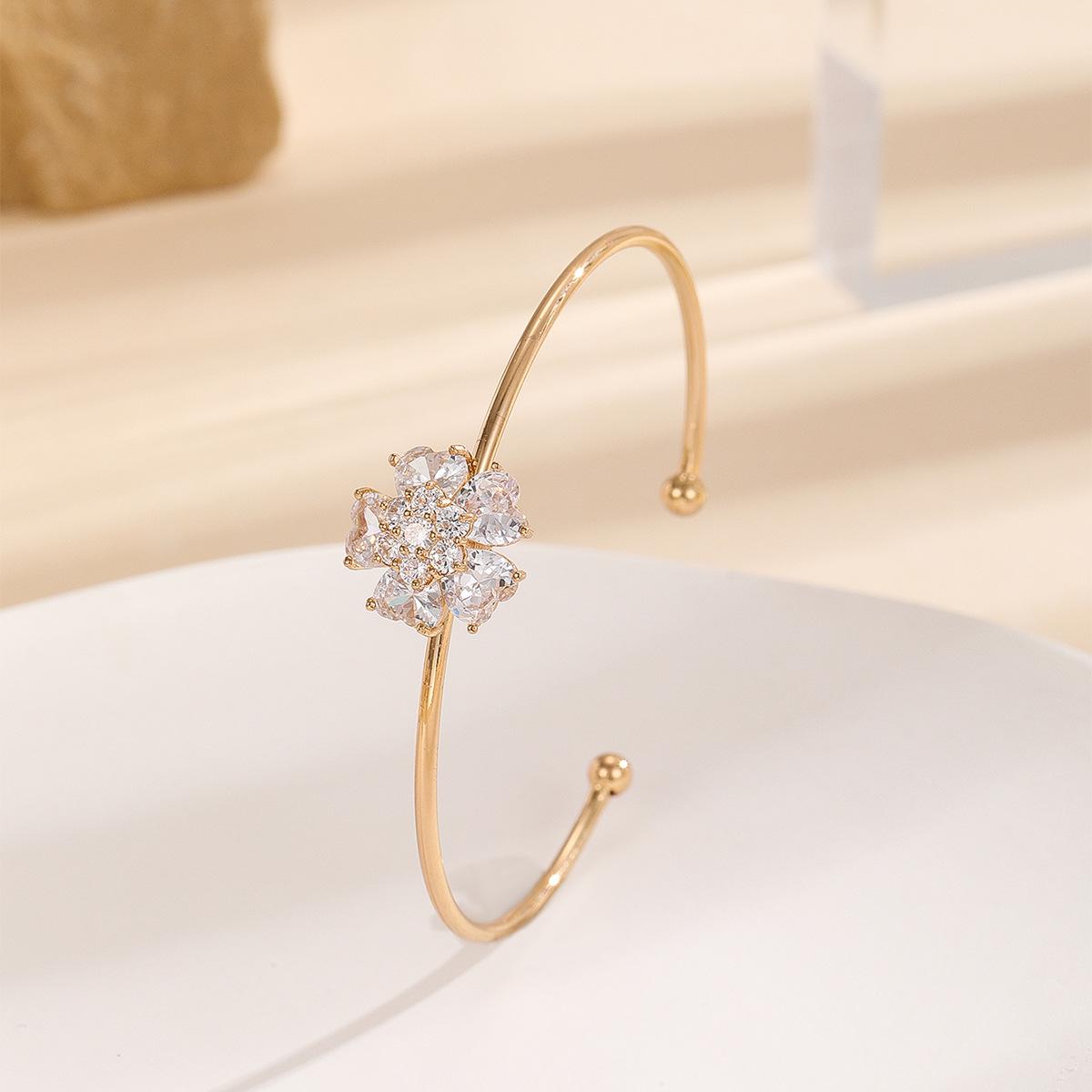 Middle Eastern Style Light Luxury Adjustable Floral Bracelet with Zircon Inlay золотой
Middle Eastern Style Light Luxury Adjustable Floral Bracelet with Zircon Inlay золотой