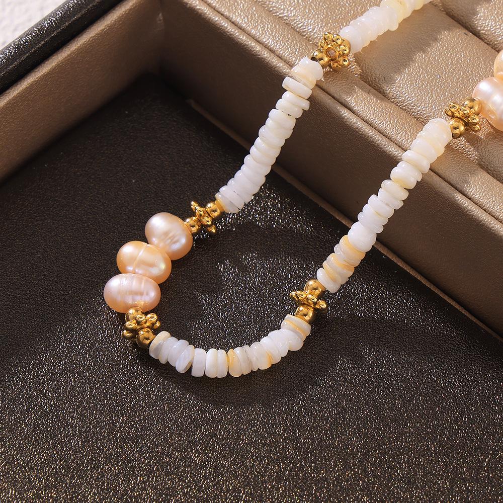Baroque Freshwater Pearl & Seashell Necklace with 18k Gold-Plated Titanium Steel Clavicle Chain
Baroque Freshwater Pearl & Seashell Necklace with 18k Gold-Plated Titanium Steel Clavicle Chain