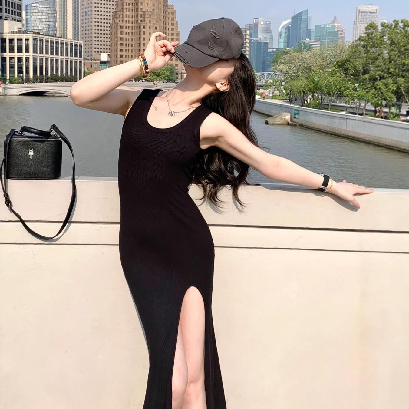 Spicy Black Camisole Dress - Slim, Sexy, Mature Summer Style with Slit Medium чёрный
Spicy Black Camisole Dress - Slim, Sexy, Mature Summer Style with Slit Medium чёрный