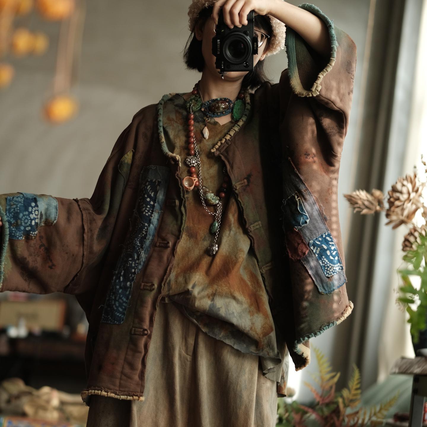 Johnature Жіночі вінтажні зимові в язані куртки китайського стилю, плітка, ґудзики, тай-дай, високоякісні теплі куртки коричневий
Johnature Жіночі вінтажні зимові в язані куртки китайського стилю, плітка, ґудзики, тай-дай, високоякісні теплі куртки коричневий