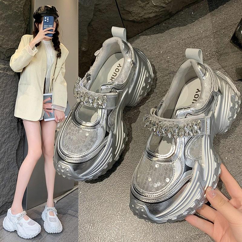 Dad shoes girl 2025 new thick-soled muffin tire durian sole word Mary Jane sports shoes thick-soled increase 39 белый
Dad shoes girl 2025 new thick-soled muffin tire durian sole word Mary Jane sports shoes thick-soled increase 39 белый