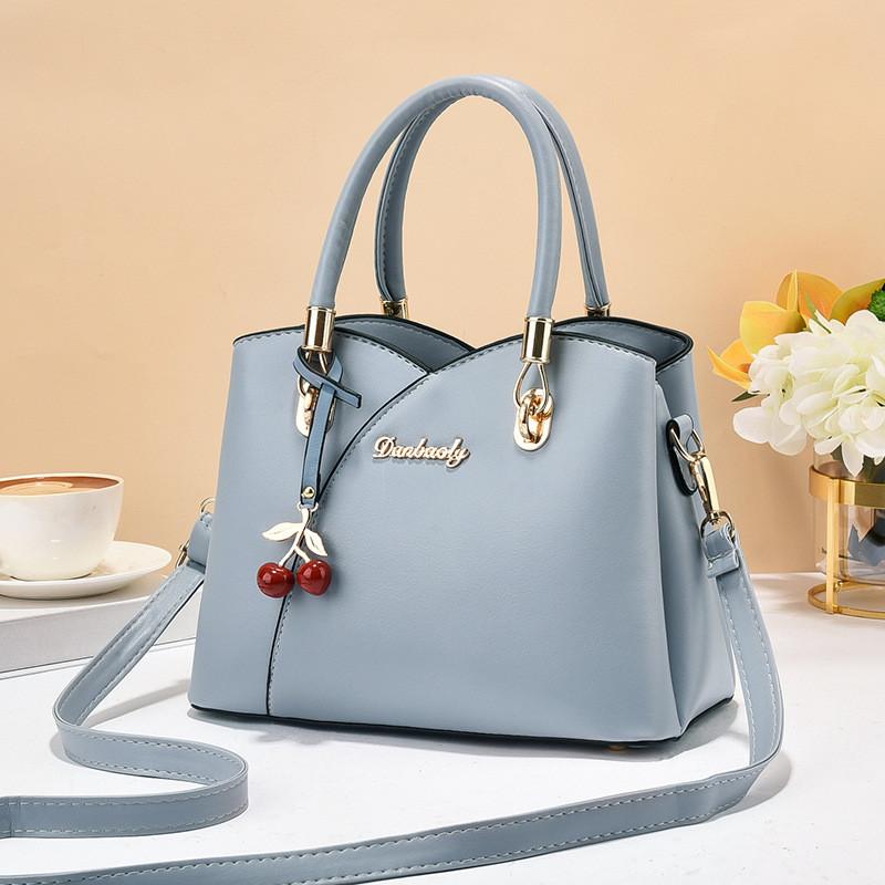 Stylish Large Capacity Pu Tote Bag For Women With Elegant Chain And Zipper Closure синій
Stylish Large Capacity Pu Tote Bag For Women With Elegant Chain And Zipper Closure синій