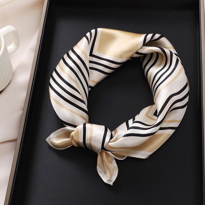 VICTORIA&VERA 3D Print Mulberry Silk Scarf 53x53 cm
VICTORIA&VERA 3D Print Mulberry Silk Scarf 53x53 cm