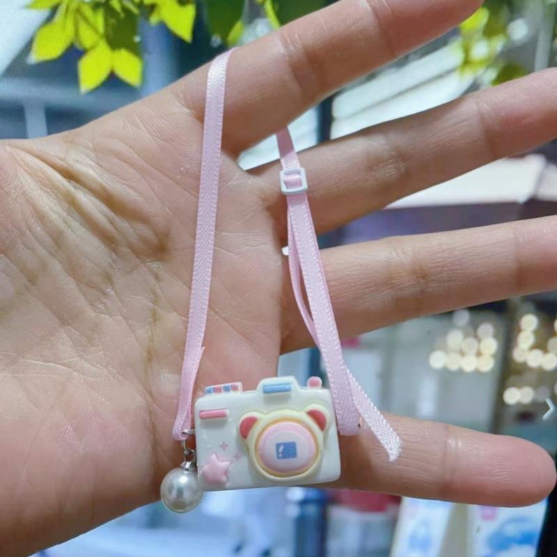 1 шт. Кукольный домик с разноцветной лентой, мини-модель камеры, симпатичная мини-сумка через плечо, аксессуары для кукол, отличный способ подобрать одежду белый
1 шт. Кукольный домик с разноцветной лентой, мини-модель камеры, симпатичная мини-сумка через плечо, аксессуары для кукол, отличный способ подобрать одежду белый