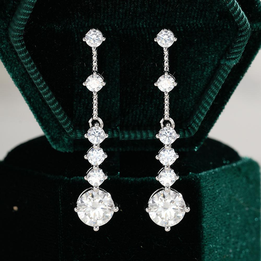 925 Sterling Silver Moissanite Long Drop Earrings Sparkling Graduated Dangle Earrings Bridal Wedding Jewelry срібний
925 Sterling Silver Moissanite Long Drop Earrings Sparkling Graduated Dangle Earrings Bridal Wedding Jewelry срібний