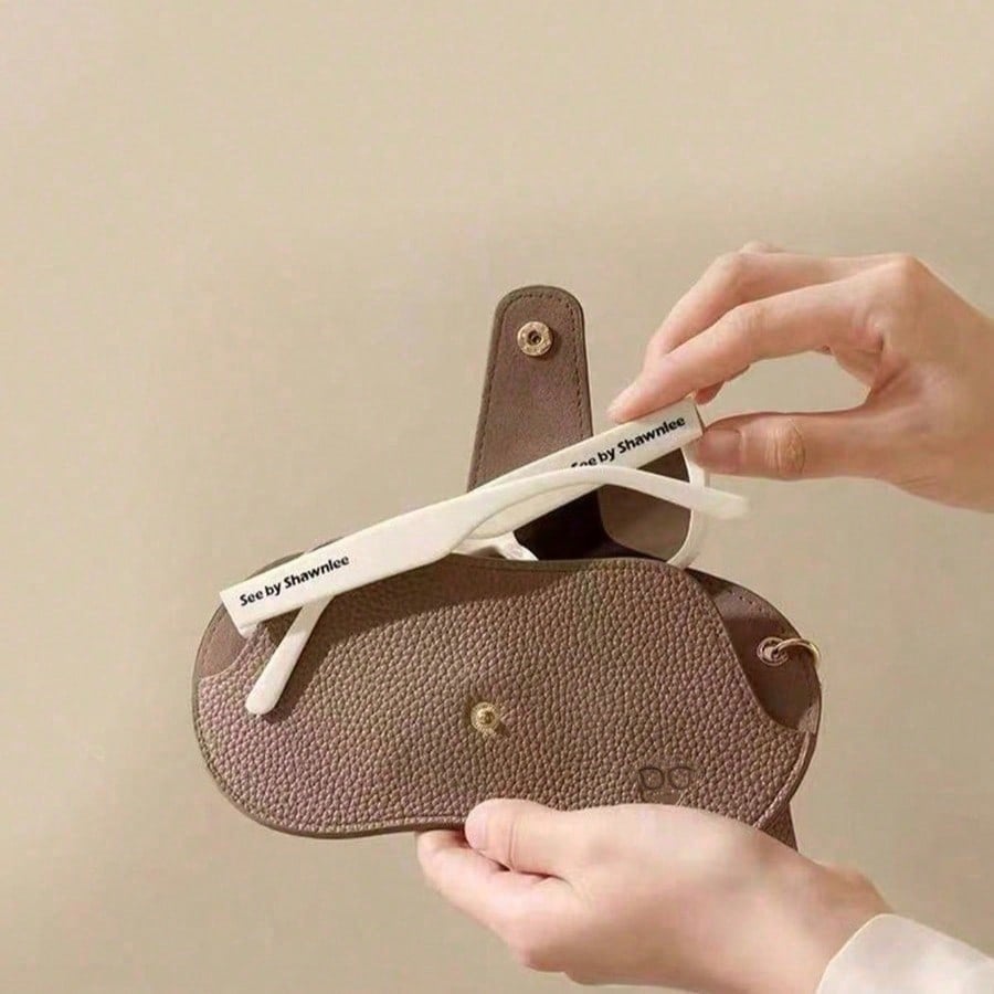 1pc Shockproof Eyeglasses Pouch, Portable Sunglasses/Prescription Glasses Storage Bag, Hanging Anti-Lost Protective Case темного кольору хакі
1pc Shockproof Eyeglasses Pouch, Portable Sunglasses/Prescription Glasses Storage Bag, Hanging Anti-Lost Protective Case темного кольору хакі