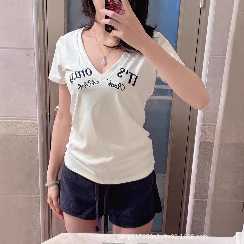 Women s White Embroidered V-Neck Waist-Cinching Short-Sleeve T-Shirt - Sweet & Spicy Summer Slim Fit. Extra Large
Women s White Embroidered V-Neck Waist-Cinching Short-Sleeve T-Shirt - Sweet & Spicy Summer Slim Fit. Extra Large