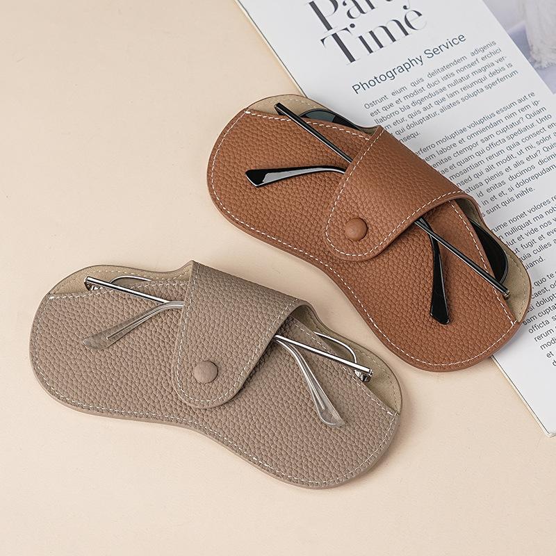 Literary young women s glasses bag head layer leather sunglasses dust storage box soft leather sunglasses protective cover хакі
Literary young women s glasses bag head layer leather sunglasses dust storage box soft leather sunglasses protective cover хакі