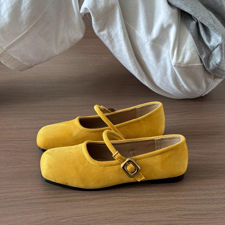 Flat heel soft sole suede gentle fairy single shoes women s shoes 2025 spring square head French skirt evening grandma shoes 35
Flat heel soft sole suede gentle fairy single shoes women s shoes 2025 spring square head French skirt evening grandma shoes 35