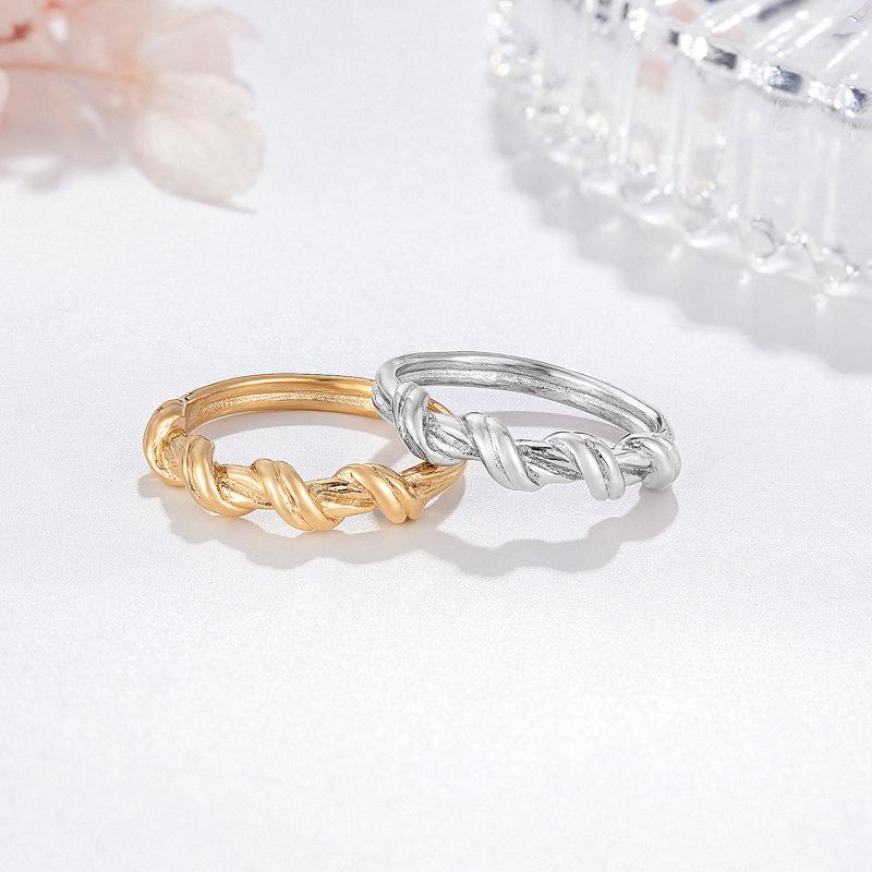 Elegant 14K Gold Braided Ring - High-End Titanium Steel, Non-Fading Jewelry for Women Size 6
Elegant 14K Gold Braided Ring - High-End Titanium Steel, Non-Fading Jewelry for Women Size 6