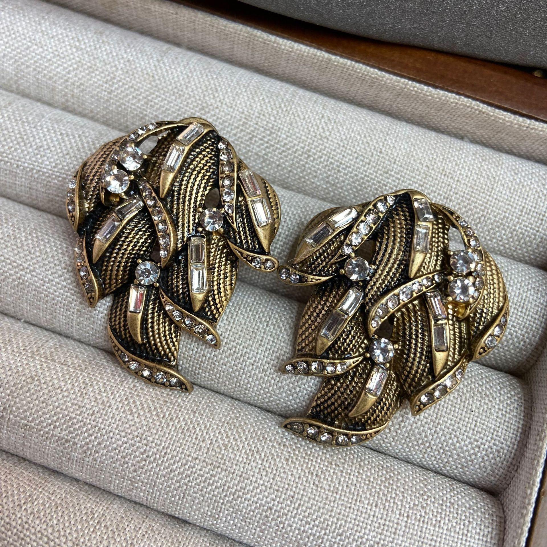 Wings Old Diamond Vintage Fashion Medieval Vintage Versatile High Sense Retro Earrings
Wings Old Diamond Vintage Fashion Medieval Vintage Versatile High Sense Retro Earrings