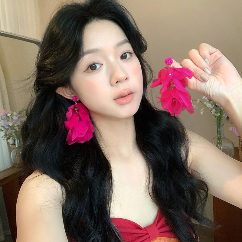 Seaside vacation wind flower petals fringed earrings women s summer new travel atmosphere temperament stud earrings ear jewelry
Seaside vacation wind flower petals fringed earrings women s summer new travel atmosphere temperament stud earrings ear jewelry