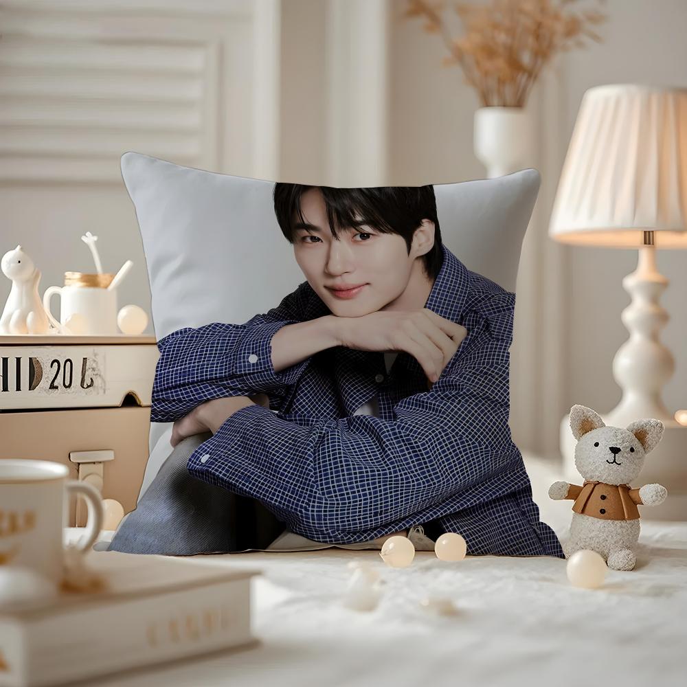 Korea BByeon WWooseok Cushion Cover Antidustmite Pillowcase Invisible zipper silky short plush Sofa cushion cover 30X30cm
Korea BByeon WWooseok Cushion Cover Antidustmite Pillowcase Invisible zipper silky short plush Sofa cushion cover 30X30cm
