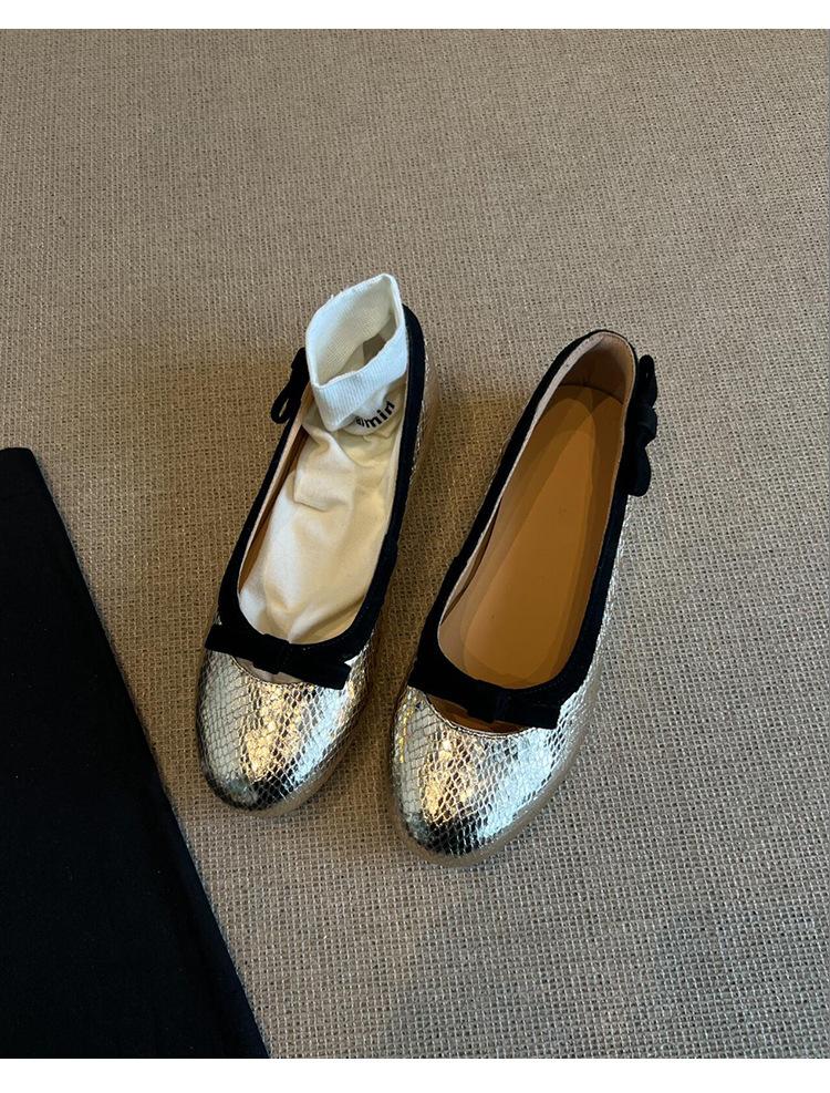 Версия из овчины~ женские туфли-лодочки, новые, ретро, вечерние, на балетной плоской подошве, с мелким вырезом, нежные, на одном педале, для通勤, женские туфли 40
Версия из овчины~ женские туфли-лодочки, новые, ретро, вечерние, на балетной плоской подошве, с мелким вырезом, нежные, на одном педале, для通勤, женские туфли 40