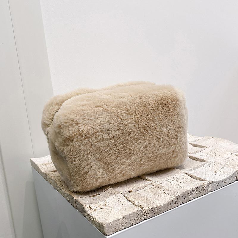 Elegant Velvet Makeup Bag, Large Capacity Niche Design Cosmetics Pouch, Cute High-End Toiletry Bag for Women хаки
Elegant Velvet Makeup Bag, Large Capacity Niche Design Cosmetics Pouch, Cute High-End Toiletry Bag for Women хаки