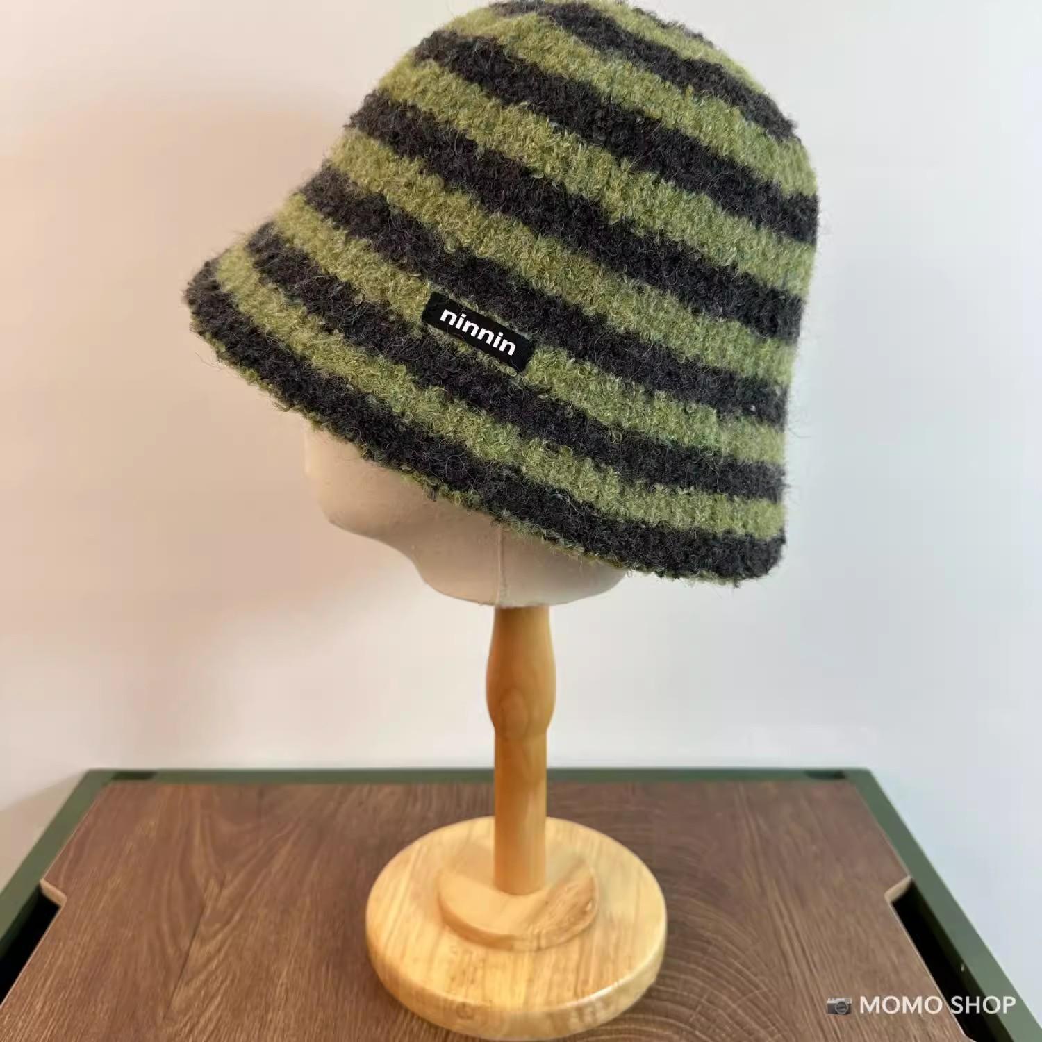 Полосатая панама женская осенне-зимняя большой окружности головы однотонная закрывающая лицо вязаная плюшевая панама подчеркивающая лицо маленькая шерстяная шляпа-котелок Adult (56-58cm)
Полосатая панама женская осенне-зимняя большой окружности головы однотонная закрывающая лицо вязаная плюшевая панама подчеркивающая лицо маленькая шерстяная шляпа-котелок Adult (56-58cm)