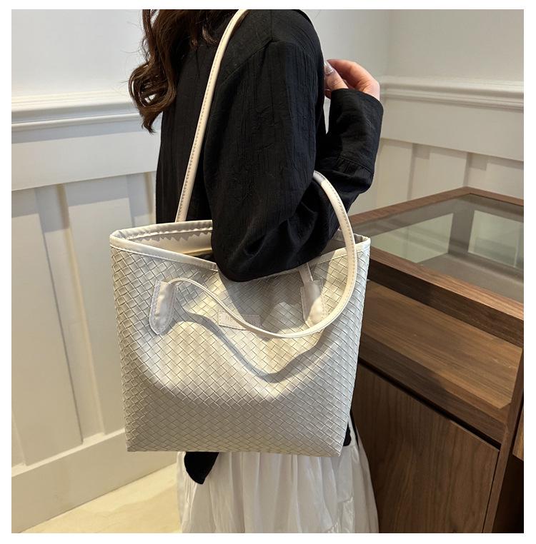 Women s Large Capacity Checkered Shoulder Tote Bag 2025 - Small, Stylish, Hot Selling Commute Bag One Size грязно-белый
Women s Large Capacity Checkered Shoulder Tote Bag 2025 - Small, Stylish, Hot Selling Commute Bag One Size грязно-белый