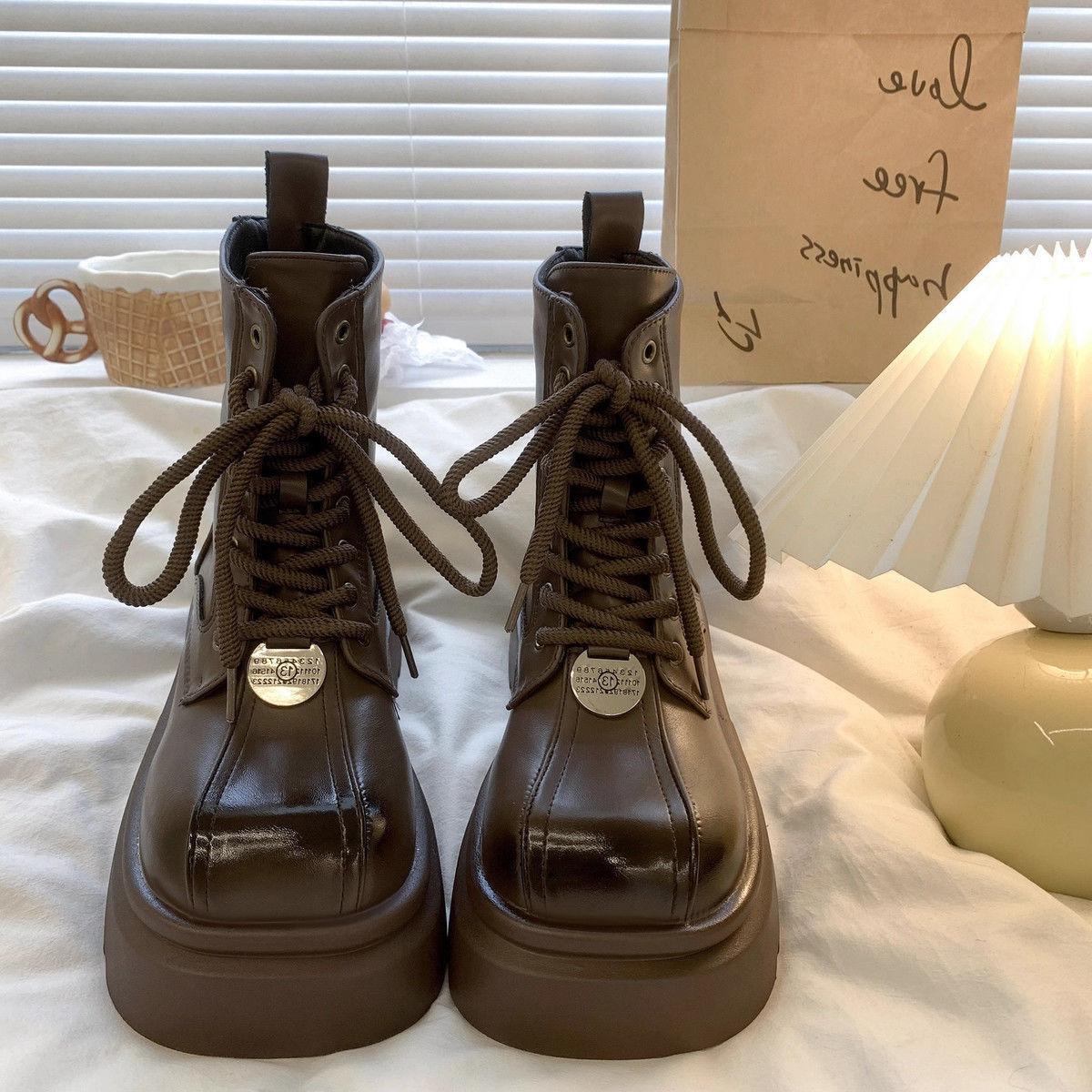 Internet celebrity Martin boots women s 2025 autumn new Spice Girl square head big head lace-up thick bottom heightening autumn and winter velvet boot 37 темно-коричневого кольору
Internet celebrity Martin boots women s 2025 autumn new Spice Girl square head big head lace-up thick bottom heightening autumn and winter velvet boot 37 темно-коричневого кольору
