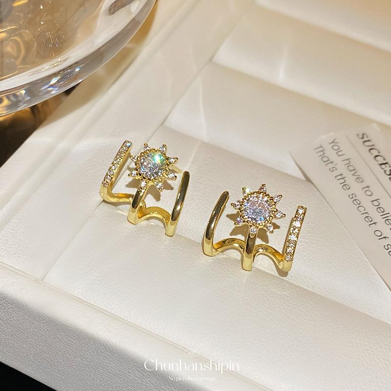 Ear row octagram ear clips, no ear piercings, super shiny, exquisite micro-inlaid zircon earrings, temperament, fashionable and personalized earrings
Ear row octagram ear clips, no ear piercings, super shiny, exquisite micro-inlaid zircon earrings, temperament, fashionable and personalized earrings