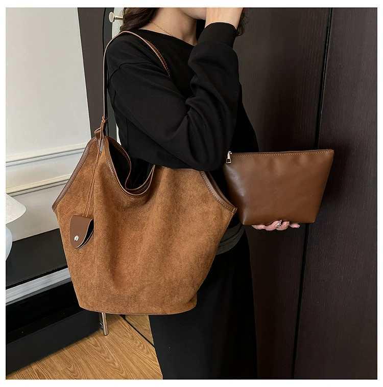 Leopard Print Suede Bucket Bag: Large Capacity Shoulder Bag for Daily Commute, Lazy Style Niche Design 2025 25x20x36 темно-коричневого кольору
Leopard Print Suede Bucket Bag: Large Capacity Shoulder Bag for Daily Commute, Lazy Style Niche Design 2025 25x20x36 темно-коричневого кольору