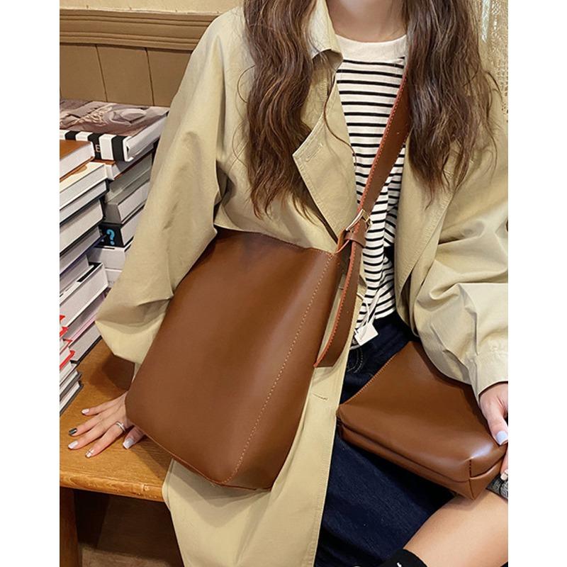 Сумка через плечо женская новая большой вместимости коричневый
Сумка через плечо женская новая большой вместимости коричневый