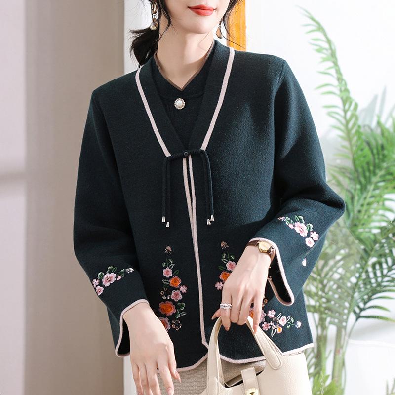 Embroidered Two-Piece Knit Sweater Cardigan Set for Middle-Aged and Elderly Women - Autumn/Winter Style L (recommended for 95-100 jin) червоний
Embroidered Two-Piece Knit Sweater Cardigan Set for Middle-Aged and Elderly Women - Autumn/Winter Style L (recommended for 95-100 jin) червоний
