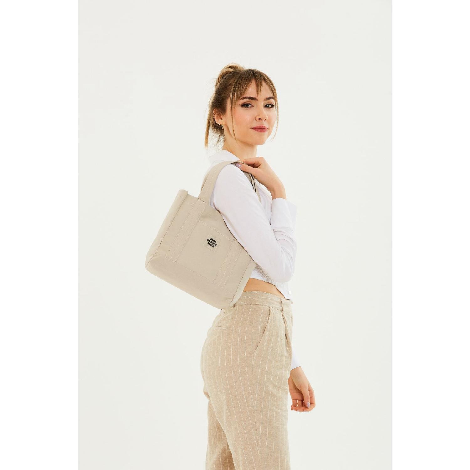 Кремовая повседневная женская сумка из холщовой ткани U37 с застежкой-кнопкой и 2 отделениями переднего кармана, деталь U:
Кремовая повседневная женская сумка из холщовой ткани U37 с застежкой-кнопкой и 2 отделениями переднего кармана, деталь U: