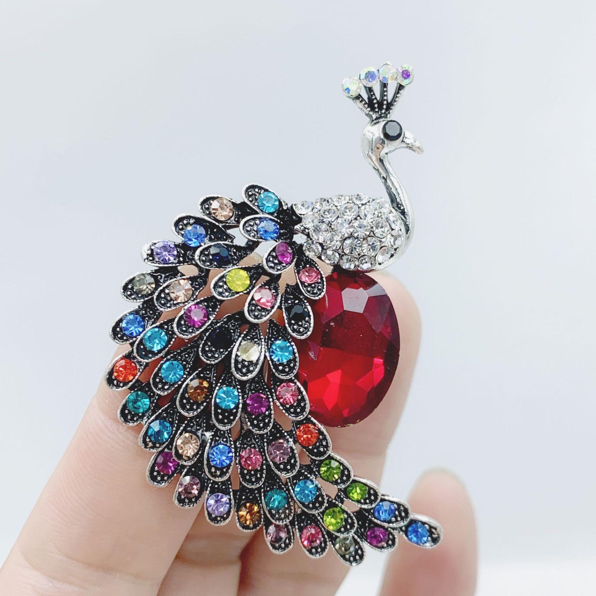 Вінтажна брошка у вигляді павича з алмазним живописом для ханьфу та ципао
Вінтажна брошка у вигляді павича з алмазним живописом для ханьфу та ципао