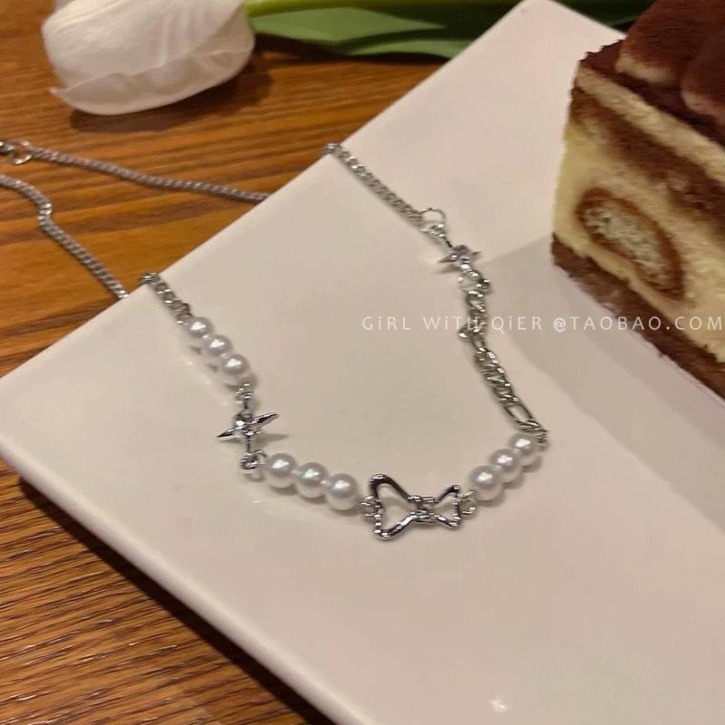 New sweet pearl splicing necklace women s bow pendant niche design collarbone chain accessories
New sweet pearl splicing necklace women s bow pendant niche design collarbone chain accessories