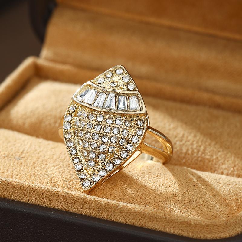 Classic Sparkling Zircon Water Droplet Shaped Women s Ring, Fashionable and Trendy Holiday Party Zircon Gift 10
Classic Sparkling Zircon Water Droplet Shaped Women s Ring, Fashionable and Trendy Holiday Party Zircon Gift 10
